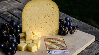 Brin de folie Beaurinois lait de vache, portion 200gr (prix/kg) (bloc)