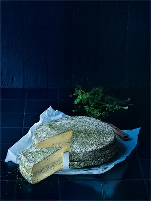 Brie de Damme au fines herbes lait de vache 200gr environ (prix/kg)